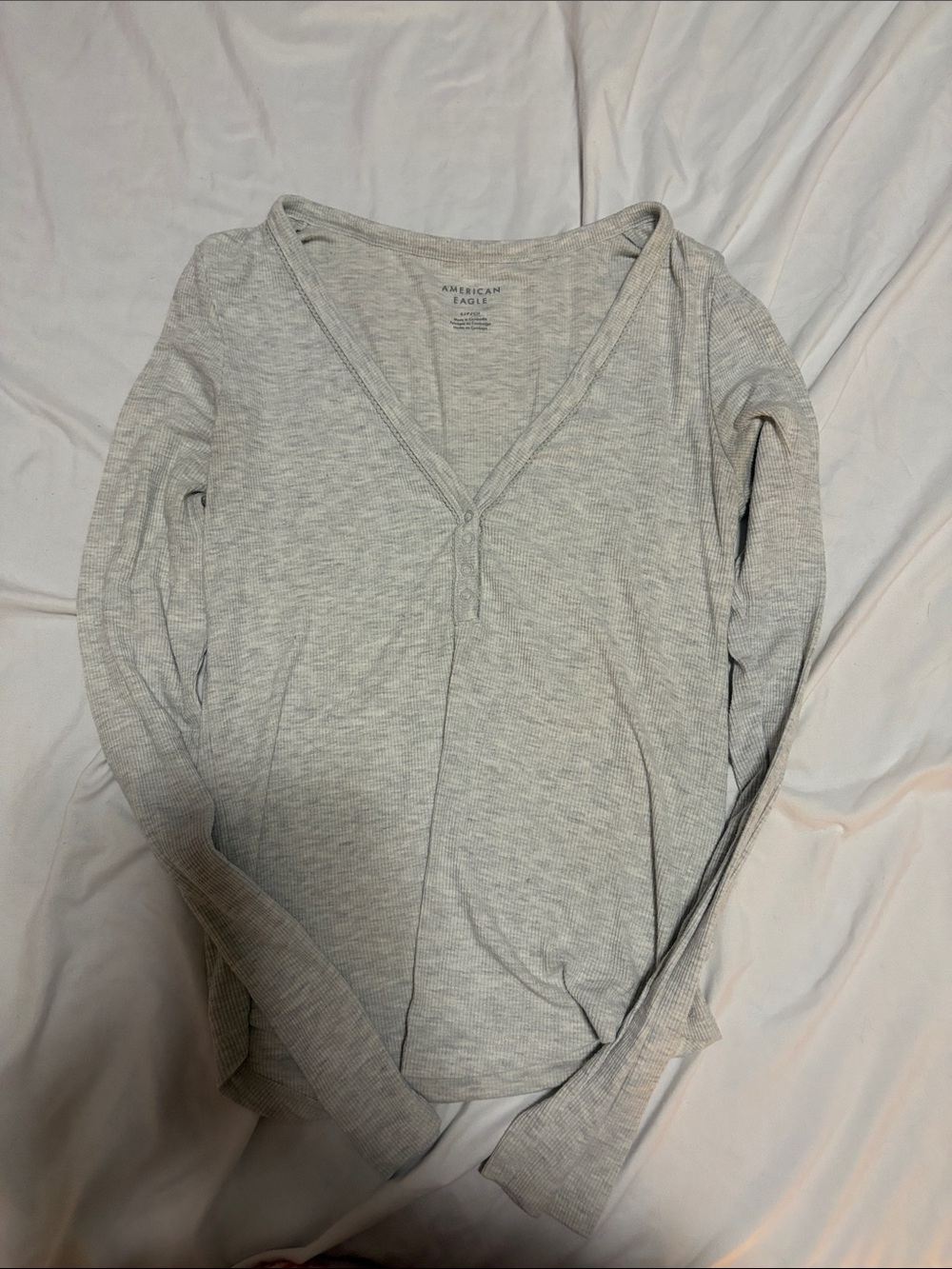 American Eagle Outfitters Light Gray Ribbed V-Neck Long Sleeve Henley